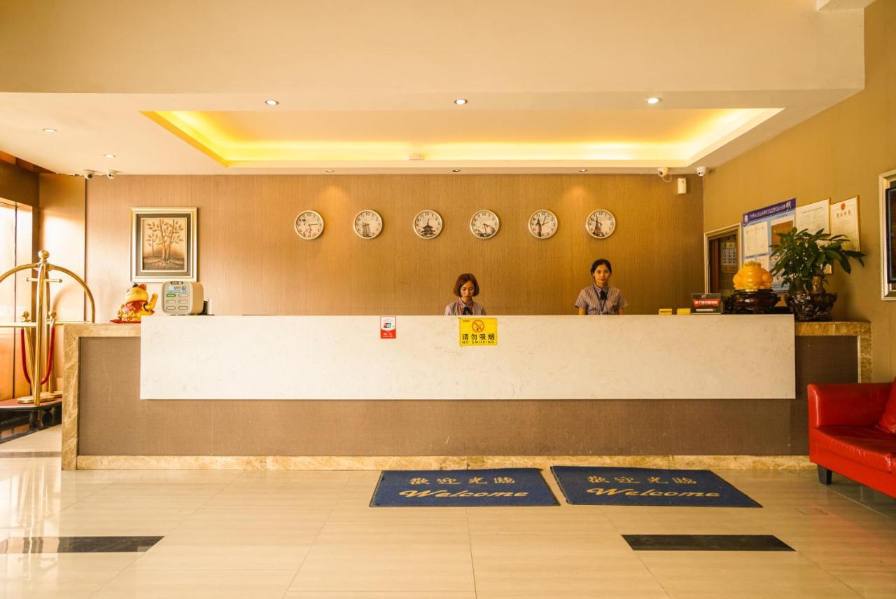 Jia Mei Xin Holiday Hotel Baiyun Airport Branch 広州 エクステリア 写真