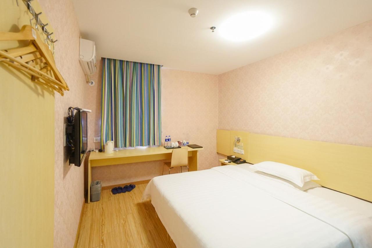 Jia Mei Xin Holiday Hotel Baiyun Airport Branch 広州 エクステリア 写真
