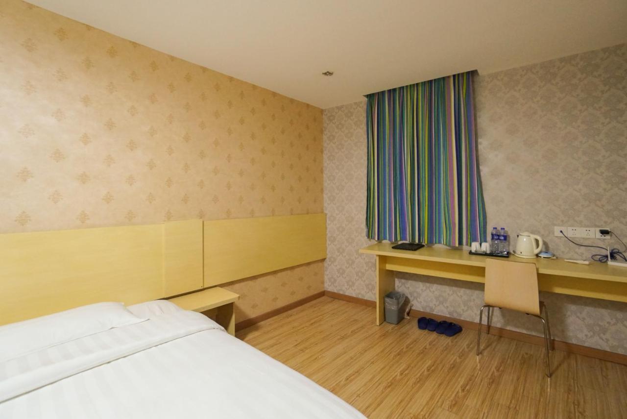 Jia Mei Xin Holiday Hotel Baiyun Airport Branch 広州 エクステリア 写真