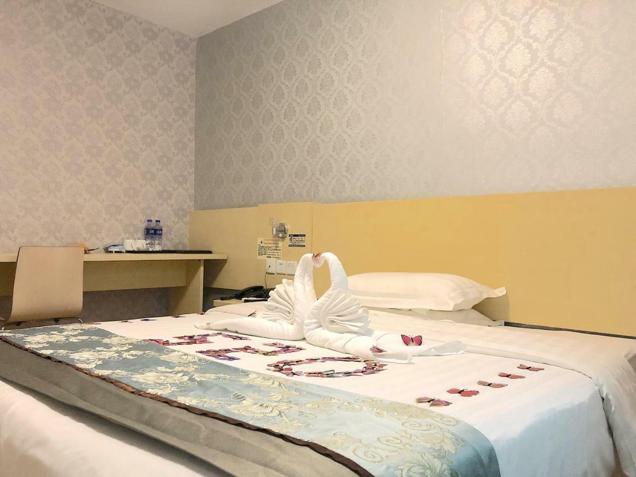 Jia Mei Xin Holiday Hotel Baiyun Airport Branch 広州 エクステリア 写真